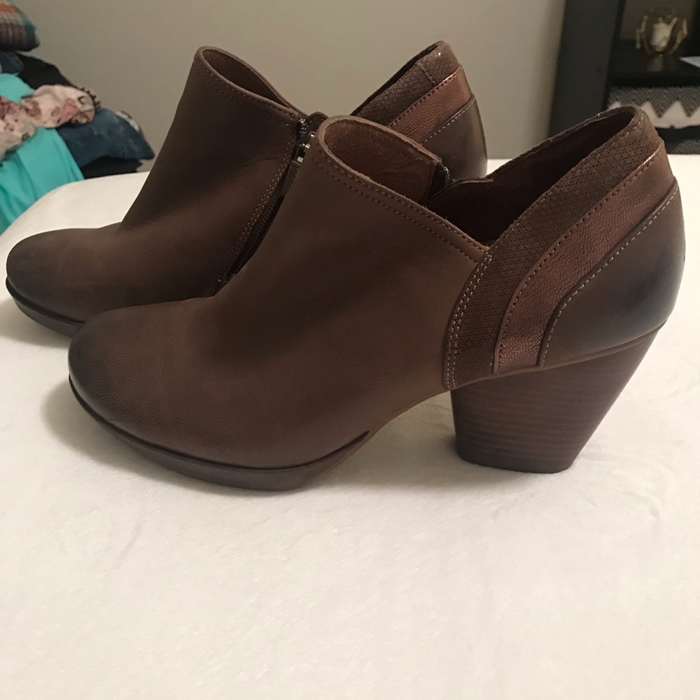 Woman’s Leather Dansko Clogs size 40